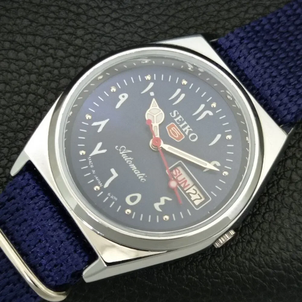 Vintage 1975 Seiko Automatic Mens Silver Watch W/daydate & Blue accents
